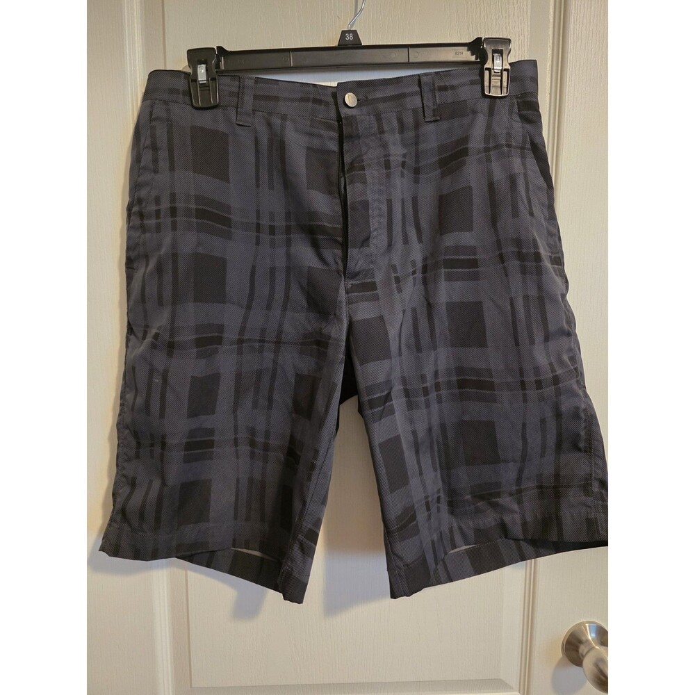 Callaway Golf Shorts in a black and gray plaid pattern mens sz 34  (243)